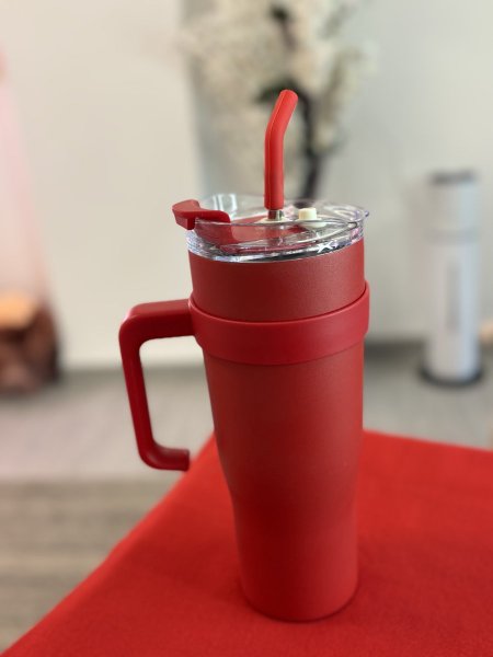 كوب حراري كبير السعة مع مقبض وماصة.