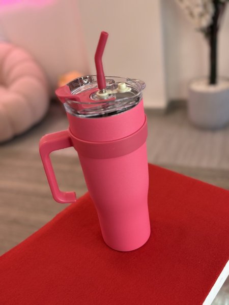 كوب حراري كبير السعة مع مقبض وماصة.