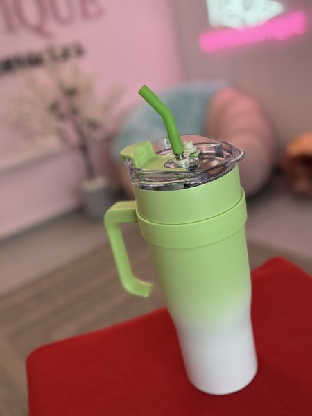 كوب حراري كبير السعة مع مقبض وماصة.