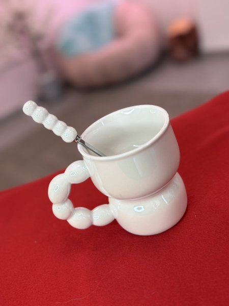 مصممة بألوان الباستيل الناعمة.