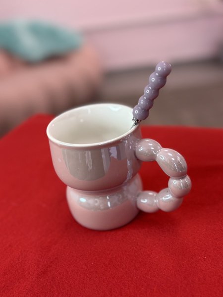 مصممة بألوان الباستيل الناعمة.