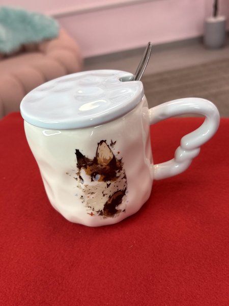 قطة بألوان مائية.