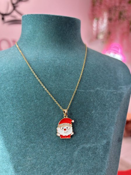 قلادة سانتا كلوز مطلية بالذهب مع قلادة مينا حمراء ومرصعة بأحجار الراين.