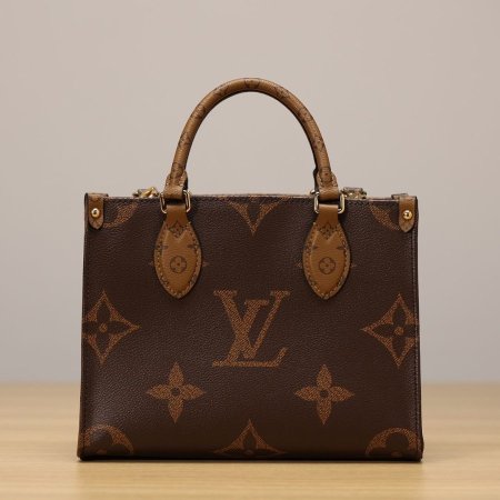 حقيبة لوي فيتون أون ذا جو بي إم (Louis Vuitton OnTheGo PM)