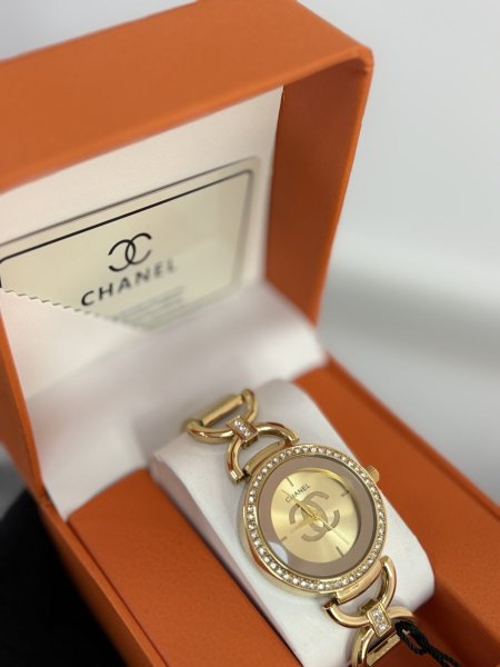 ساعة يد نسائية من شانيل ⌚️✨