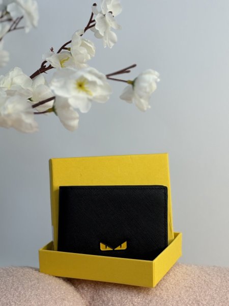 محفظة رجالية من ماركة فندي