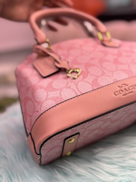 حقيبة كوتش 🌸👜