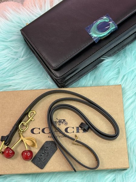 حقيبة يد نسائية من ماركة كوتش 🍒