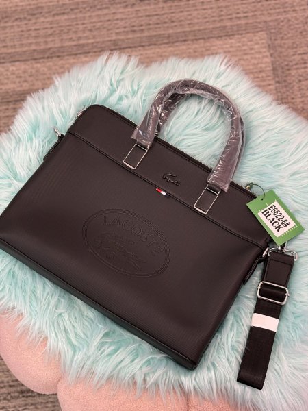 حقيبة لاب توب سوداء من ماركة لاكوست🖤