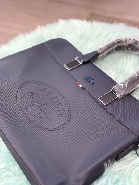 حقيبة لاب توب كحلي من ماركة لاكوست 🤍