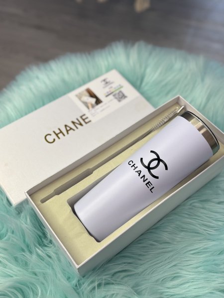 كوب حراري بتصميم "شانيل" (Chanel).