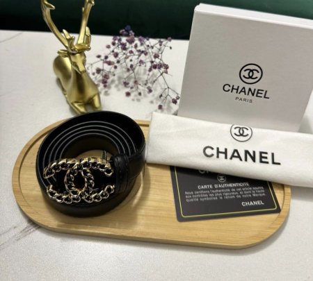 حزام شانيل جلد أسود بشعار CC ذهبي