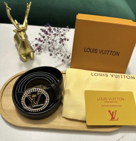 حزام من علامة لويس فيتون