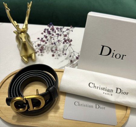 حزام نسائي من ديور