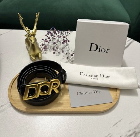 حزام نسائي من ديور