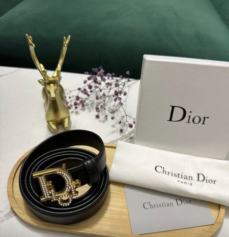 حزام نسائي من ديور