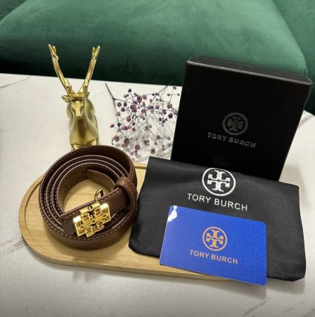 حزام من ماركة Tory Burch