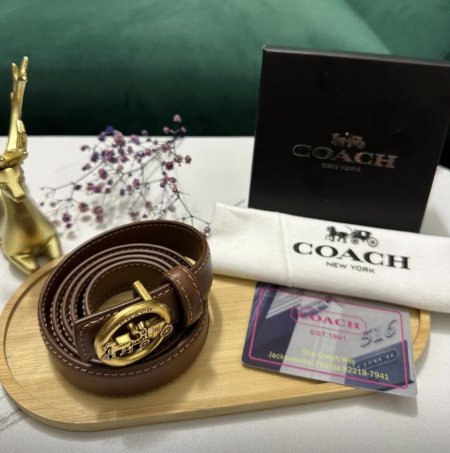 حزام من ماركة Coach