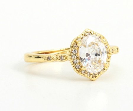 خاتم ذهبي فاخر حجر سداسي ابيض