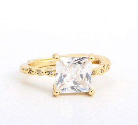 خاتم مربع ابيض زركون ذهبي