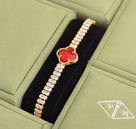 اسوارة تنس فان كليف احمر ذهبي