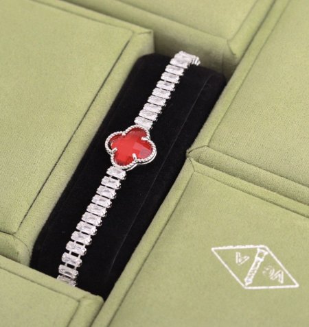 اسوارة تنس فان كليف احمر فضي