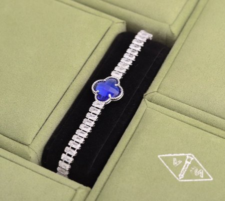 اسوارة تنس فان كليف احمر فضي