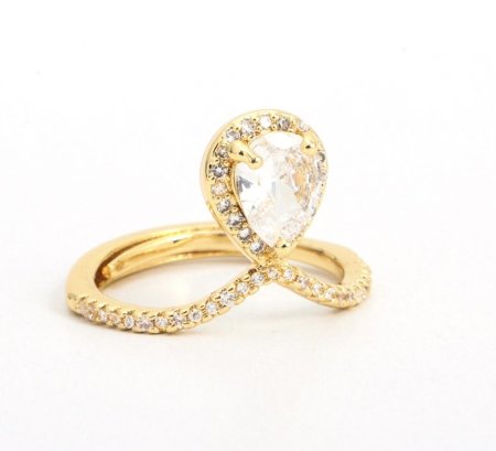 خاتم ذهبي اجاصة حجر ابيض